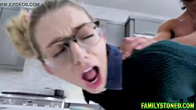 Stepdad Sayang Hukum Stepsdaughter Lily Larimar