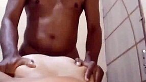 Latina amatør knaller cuckold hårdt og kommer intenst