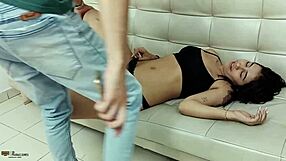 Adik tiri pulang sange dari pesta, aku kasih creampie