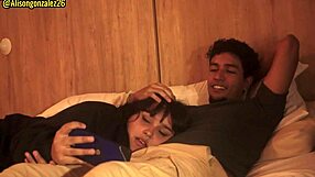 Oglądamy Netflixa z przyrodnią siostrą, ale wsadziłem kutasa do jej ust, prawie nas złapali