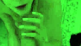 אחות חורגת בלונדינית חמודה ציצים קטנים 18+ גומרת על זין ענק של אח חורג POV - קלואי רוז וקונור קוקס