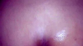 Arab MILF kone viser frem seig rumpe