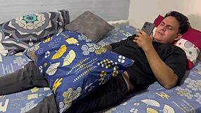 Inocente Prima Me Encuentra Viendo Videos Porno Y La Convenso De Follar Conmigo