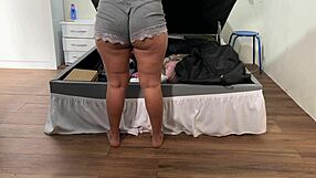 yo, camera caught my niece fixing her trunk!