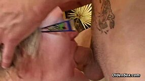 MILF BBW cu tate uriașe adoră face fuck și spermă pe ea