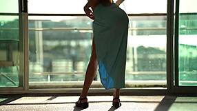 Latina Squirting Strapon