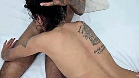 A Novinha Pequenininha Com Dois Amigos No Motel Fodeu Até Ganhar Leite Dos Dois