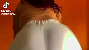 Wanna see this hot babe in tight leggings?