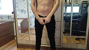 Teen 18+ gets huge cock massage leading to orgasm and jizz 😍