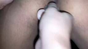 sexo lisbico entre hermanastra in steamy colombian encounter