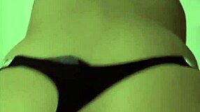 My gf's big buttocks bounce deliciously during sex