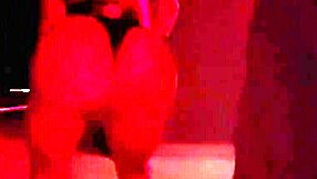 Vroča plavolaska nagača rit na zabavi