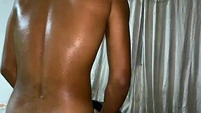 le doy una buena mamada a mi hermanastro y me folla