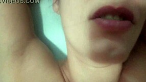 coroa com cara de vagabunda deixou eu meter no pelo e gozar na buceta dela!