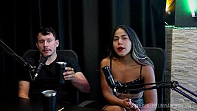 Melhores momentos da casal Kaliente no preliminares podcast com Bia Hot - parte 2 watch on sheer red