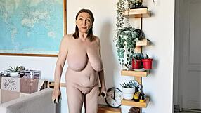 Od neporiadku k blaženosti, fascinuje ma granny MariaOlds schopnosti. Jej čistenie vtáka s hračkami je čistá mágia.