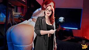 Mollyredwolf demands deepthroat in costume