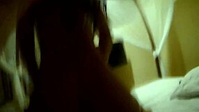 Sentando com o cuzinho apertado no pau grande