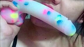 Hermosa Jovencita Enseña Como Chupar Polla Con Lindos Labios