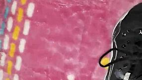 uh, i just had this wild cumshot all over some feet in tenis...