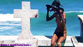 Is Slut Majick Topless?