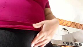 Tyk blond kurvet latina prostitueret Fantasia onanerer for stedsøn i leggings