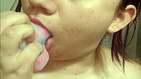 Hermosa Jovencita Enseña Como Chupar Polla Con Lindos Labios