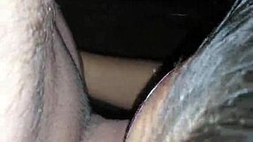 हॉट सेक्सी लड़की मोटे लंड पर मुंह भर ब्लोजॉब दे रही