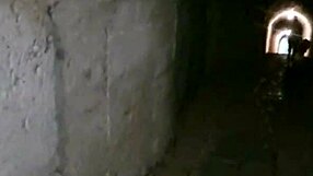 Debela mlada koketka javno drka kurca