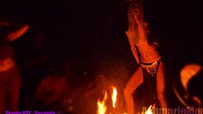 Is Slut Majick Topless?