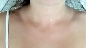 Debela mlada koketka javno drka kurca