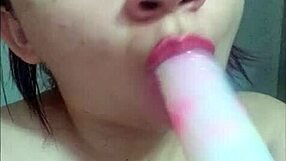 Hermosa Jovencita Enseña Como Chupar Polla Con Lindos Labios