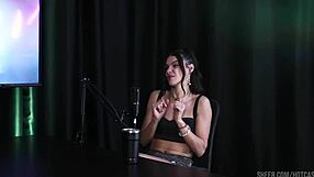 Milujem najlepšie momenty Debory Andrade s Vitoriou Beatriz v Hot Cast 2 na Sheer Red, citlivá skupina s hračkami a spodným prádlom vonku