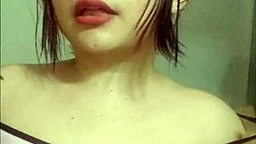 Hermosa Jovencita Enseña Como Chupar Polla Con Lindos Labios