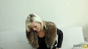 Genie offers oral and pussy for cash reward