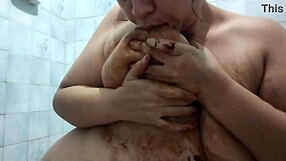 Me masturbo bañada en chocolate hasta acabar