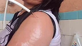 ele ama ver meu braço molhado - parte 2, amateurs in bath.