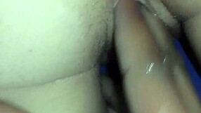 マッサージ中に元カノを激しい指マン！