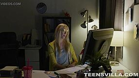 Kenna James saa hardcore-suihkutuksen isoille tisseille ja pienelle 18+ persille tosielämän teini 18+ -skenessä!