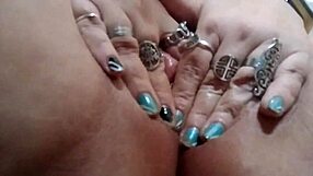 Onanujem s dildom a hračkami pre manžela