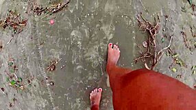 i walk barefoot on street and beach dirtying my feet for fetish