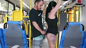 velho escroto da encoxada se masturba ate gozar na morena no onibus