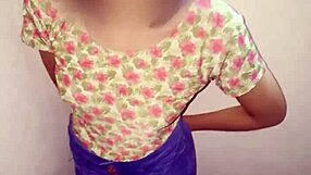 Maten neukten in kamers dus nam ik brunet mee naar feestbadkamer voor snelle wip