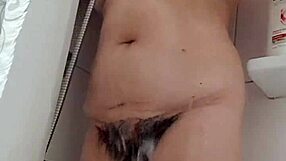 I can't believe my stepmom's sexy showin' her hairy pussy like that