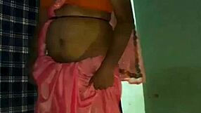 Hot Mujra In Saree By Shemale