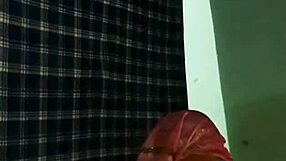 Hot Mujra In Saree By Shemale