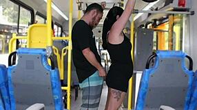 velho escroto da encoxada se masturba ate gozar na morena no onibus