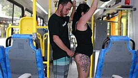 velho escroto da encoxada se masturba ate gozar na morena no onibus