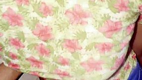 Mis amigos estaban cogiendo en los cuartos, así que me tuve que llevar a la morrita al baño en la fiesta de compas para un rapidín.