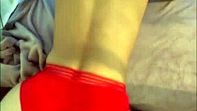 Latina saa naidan exältä alusvaate studiossa